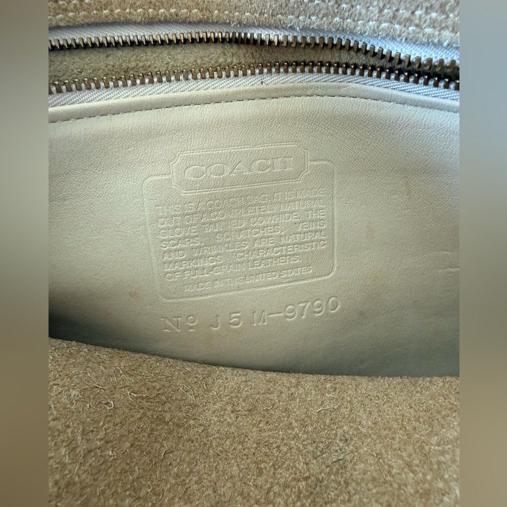 Vintage Coach Court Bag 9790| Cream Leather Crossbody Turnlock| USA Made - Picture 4 of 9